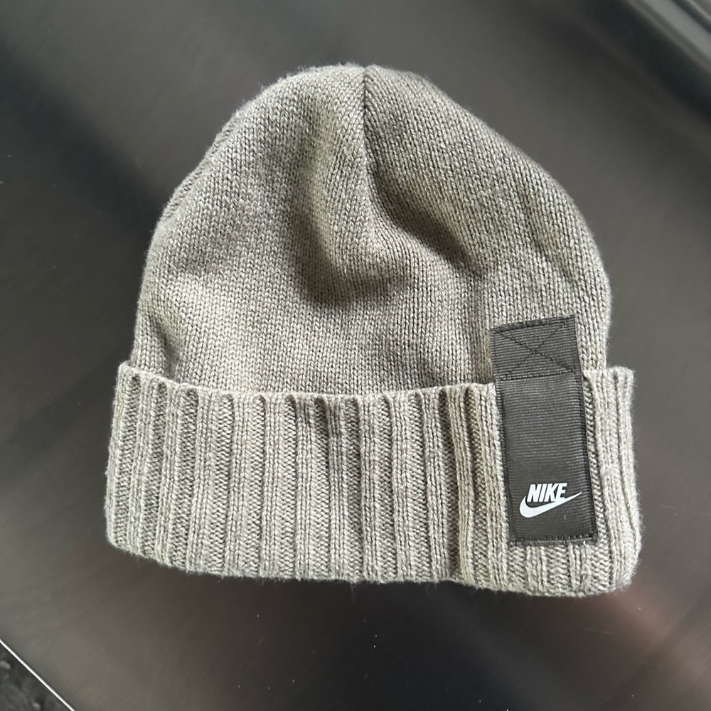 Nike skully